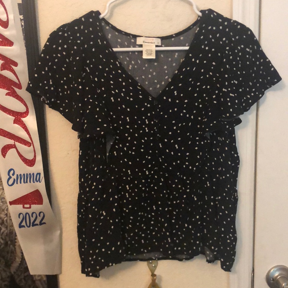 URBAN ROMANTICS FLOWY RUFFLE SHIRT